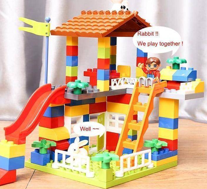 Färgstarkt LEGO Slott för Barn - Kreativ Lek och Samvaro