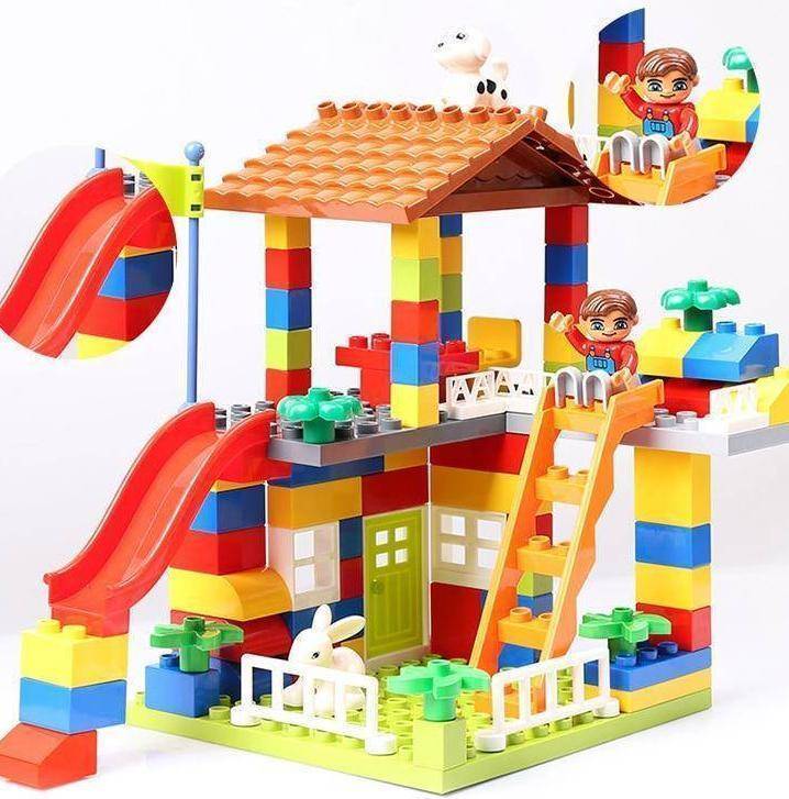 Färgstarkt LEGO Slott för Barn - Kreativ Lek och Samvaro