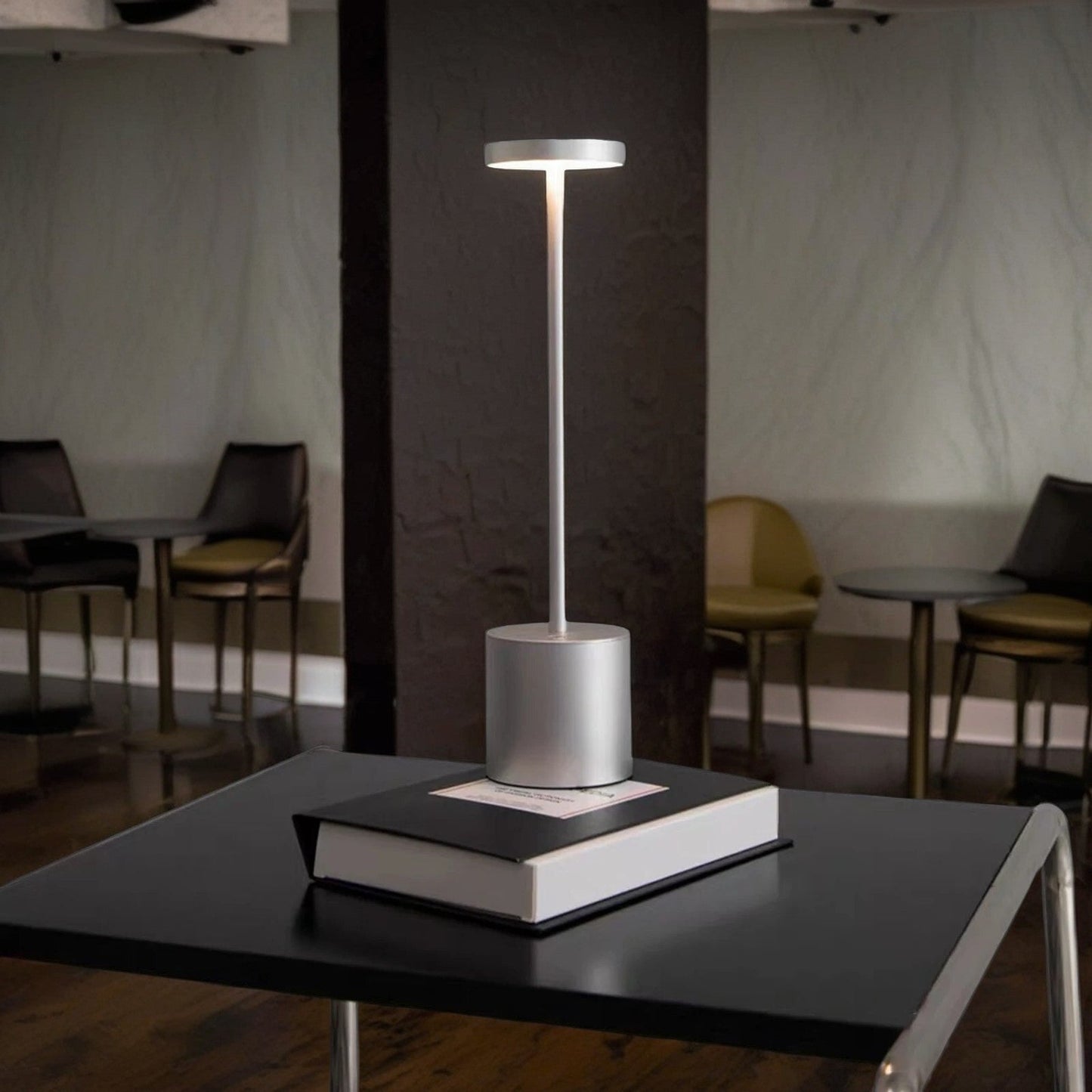 Trådlös Touch-bordslampa med justerbar ljusstyrka