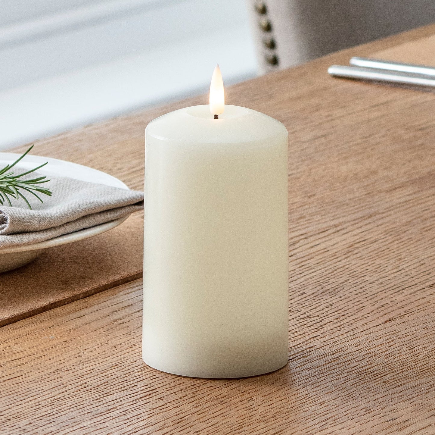 Flammsäkert LED-vaxljus med naturlig flammeffekt