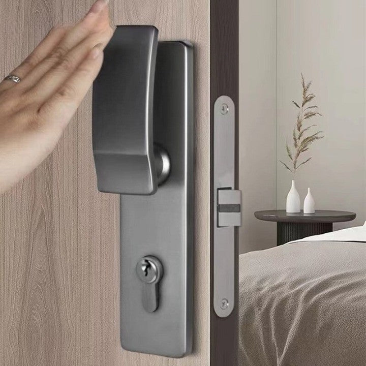 Modernt dörrhandtag med lås i lyxig design