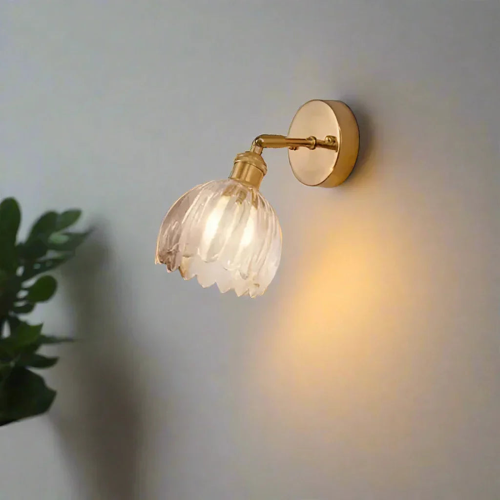 Væglys i Vintage Glas med Tulipan Design og Messing Finish
