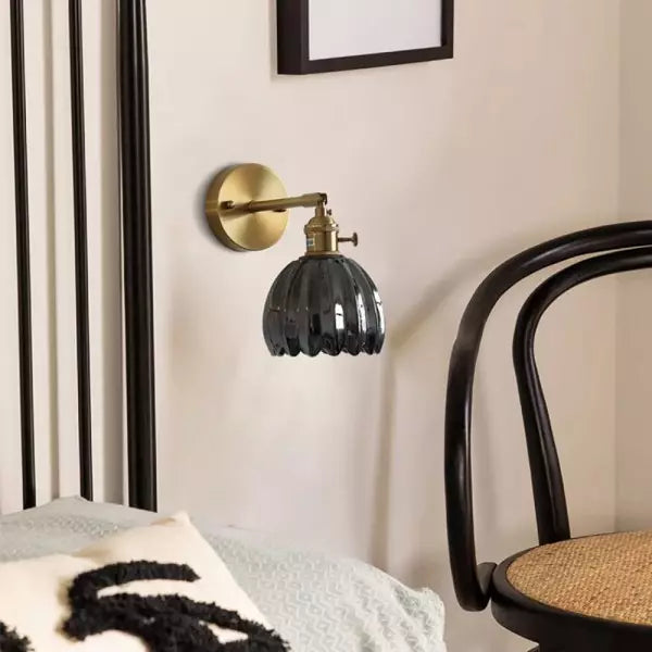 Væglys i Vintage Glas med Tulipan Design og Messing Finish