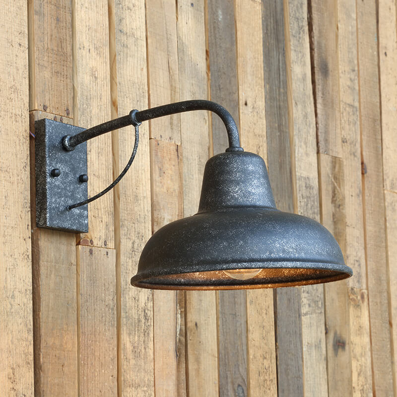 Rustik Utomhus Vägglampa i Järn – Vintagestil och Hållbarhet