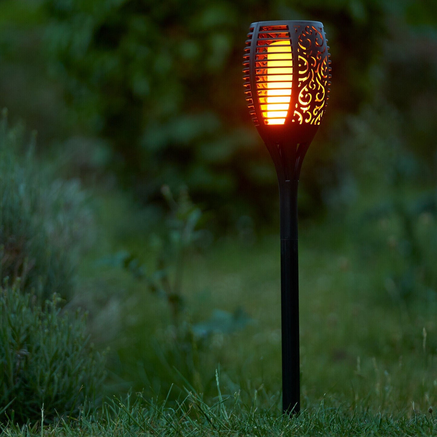 Solcellsdriven Trädgårdsfackla med Flameffekt – Energibesparande