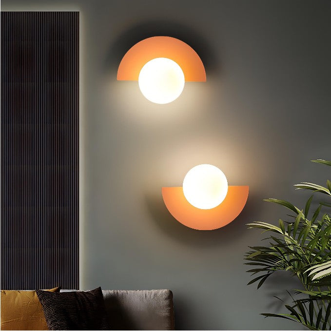 Nordisk LED Vägglampa i Metall – Elegant och Platsbesparande