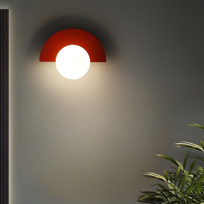 Nordisk LED Vägglampa i Metall – Elegant och Platsbesparande