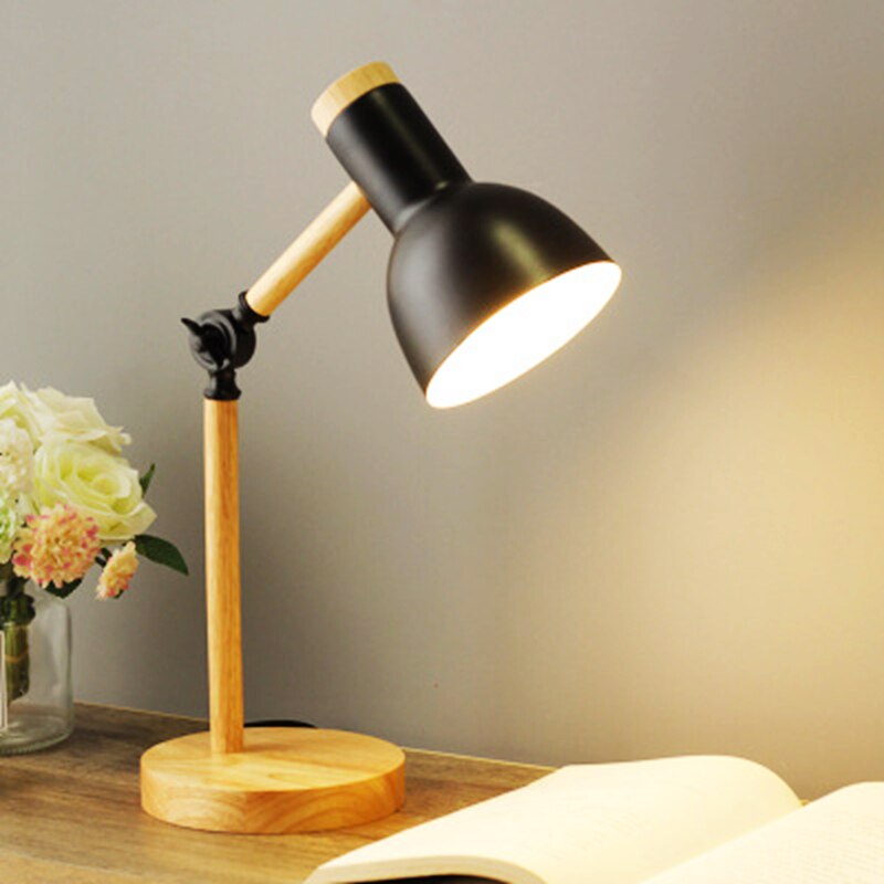 Justerbar Skrivebordslampe i Træ til Optimal Arbejdslys