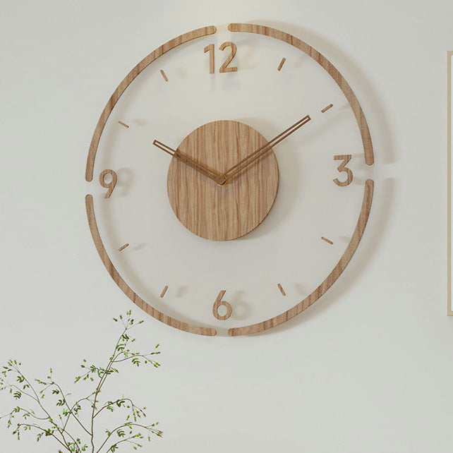 Vægur i træ med skandinavisk design
