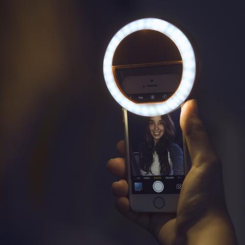 Bärbar ringlampa för selfies - GlowSnap