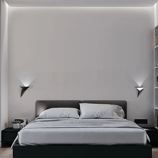 Modern LED-vägglampa i triangulär design – Energisnålt ljus