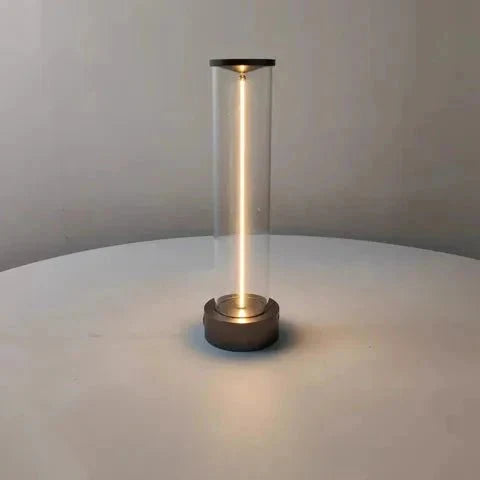 Stilren Bordlampe med LED-Lys til Moderne Indretning