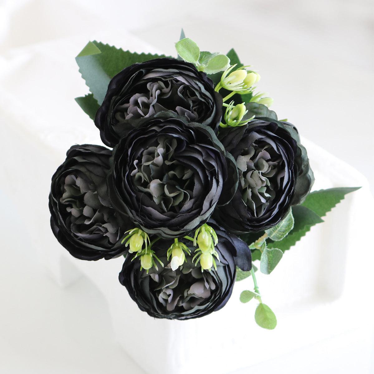 Elegant kunstnerisk blomsterarrangement med pæoner - Buket