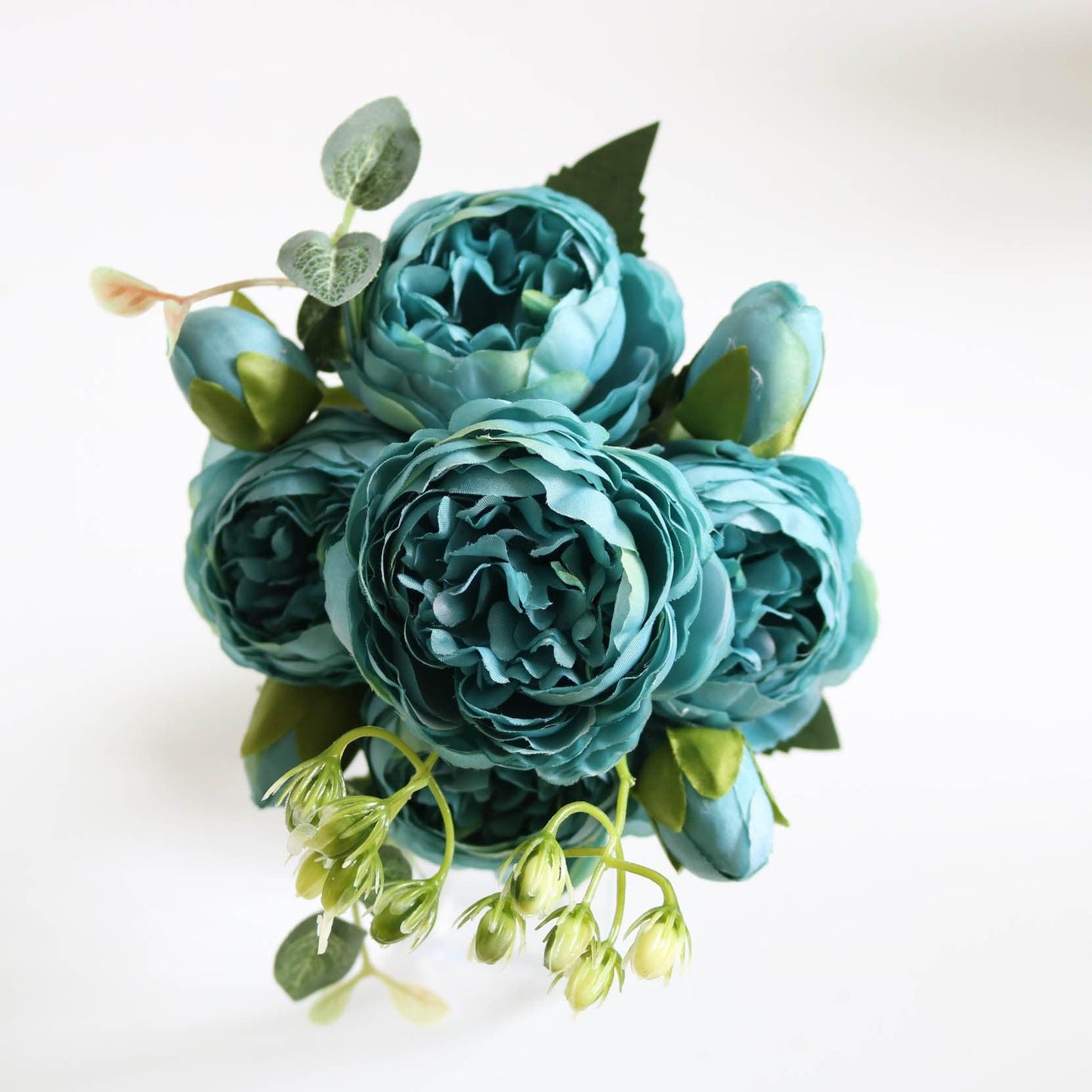 Elegant kunstnerisk blomsterarrangement med pæoner - Buket