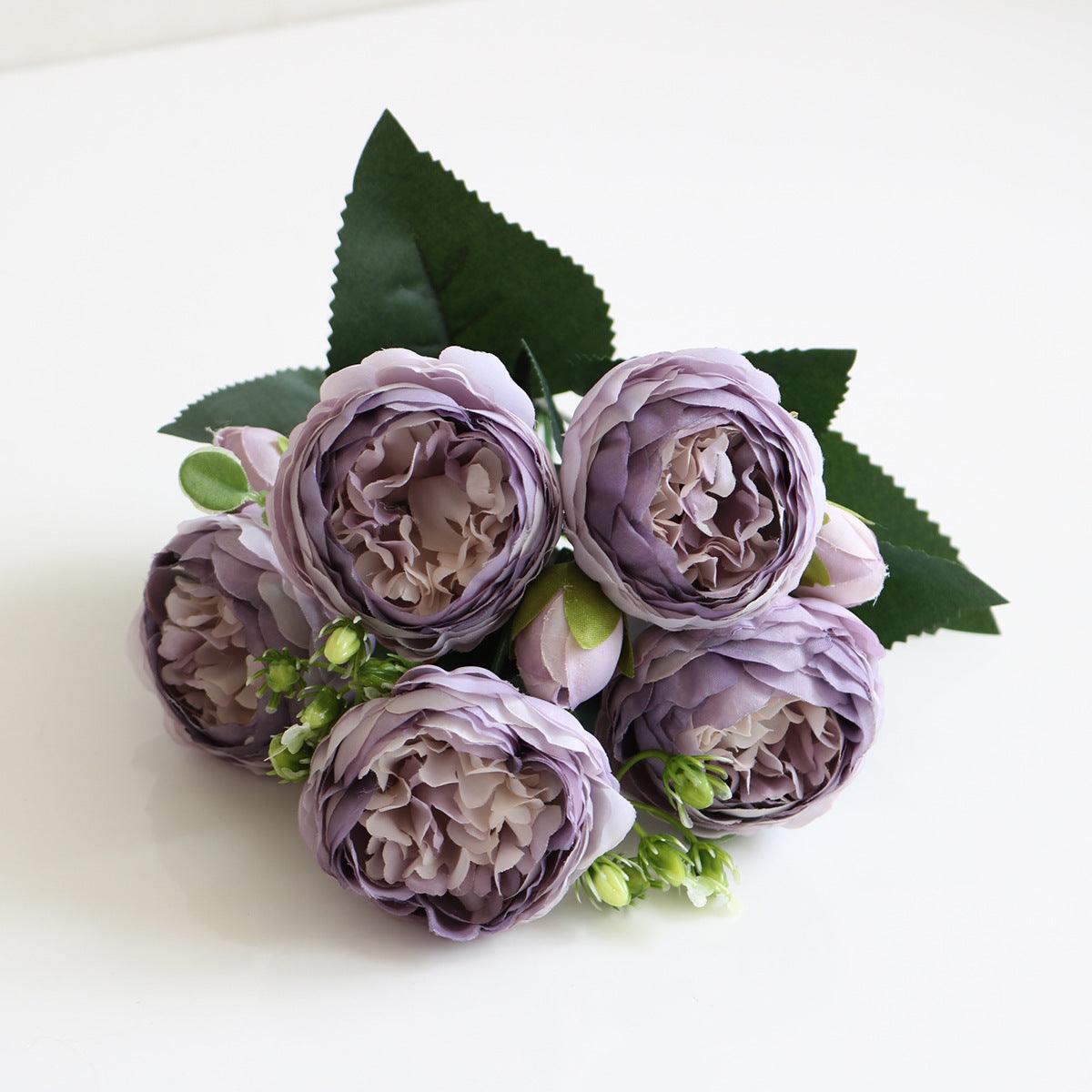 Elegant kunstnerisk blomsterarrangement med pæoner - Buket