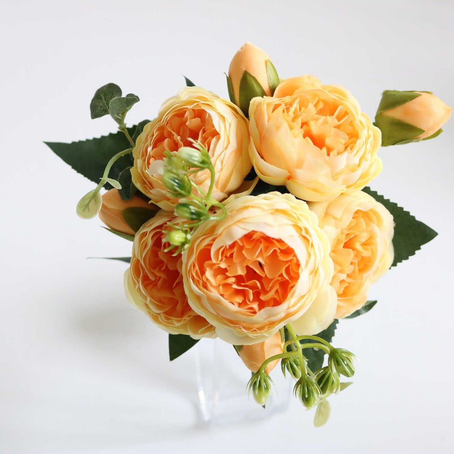 Elegant kunstnerisk blomsterarrangement med pæoner - Buket