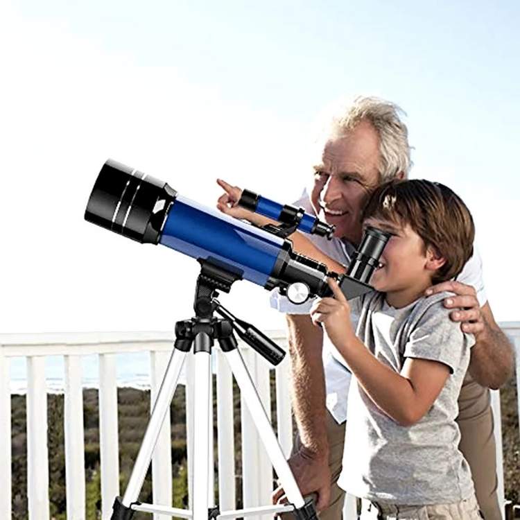 Nybörjarteleskop med 70 mm bländare och 400 mm brännvidd
