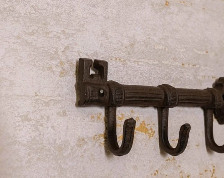 Vægmonteret nøgleholder i støbejern | 3-holdere i vintage stil