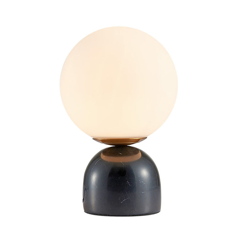 Elegant Bordlampe med Glasglobus og Stabil Stenbase