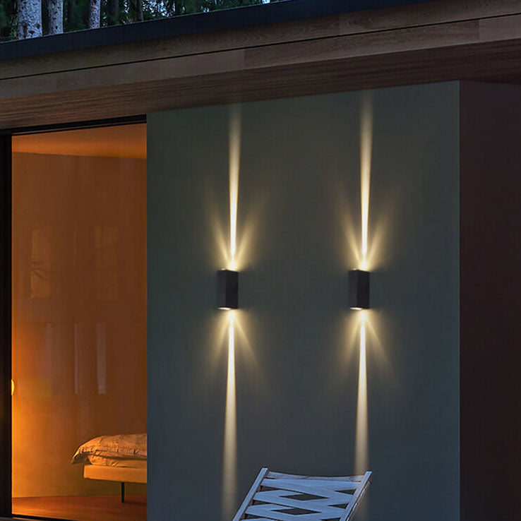 Elegant utomhusvägglampa i svart med energioptimerad LED