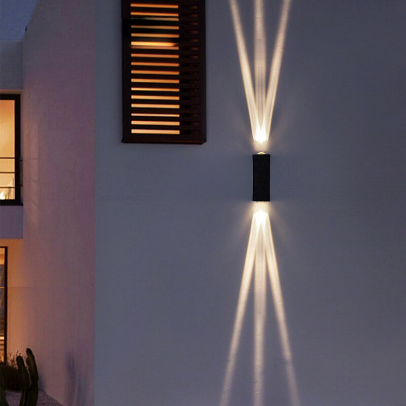 Elegant utomhusvägglampa i svart med energioptimerad LED