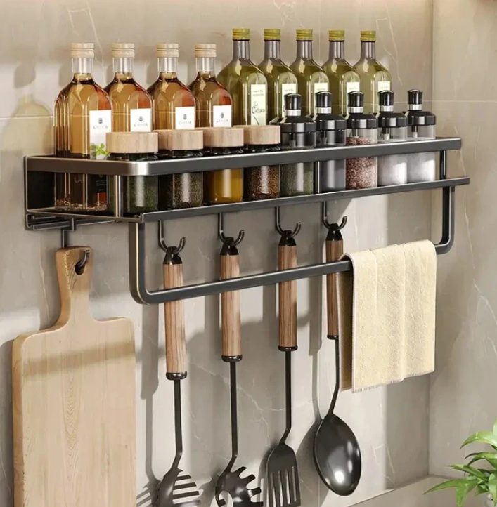 Elegant kökshylla i metall med platsbesparande design