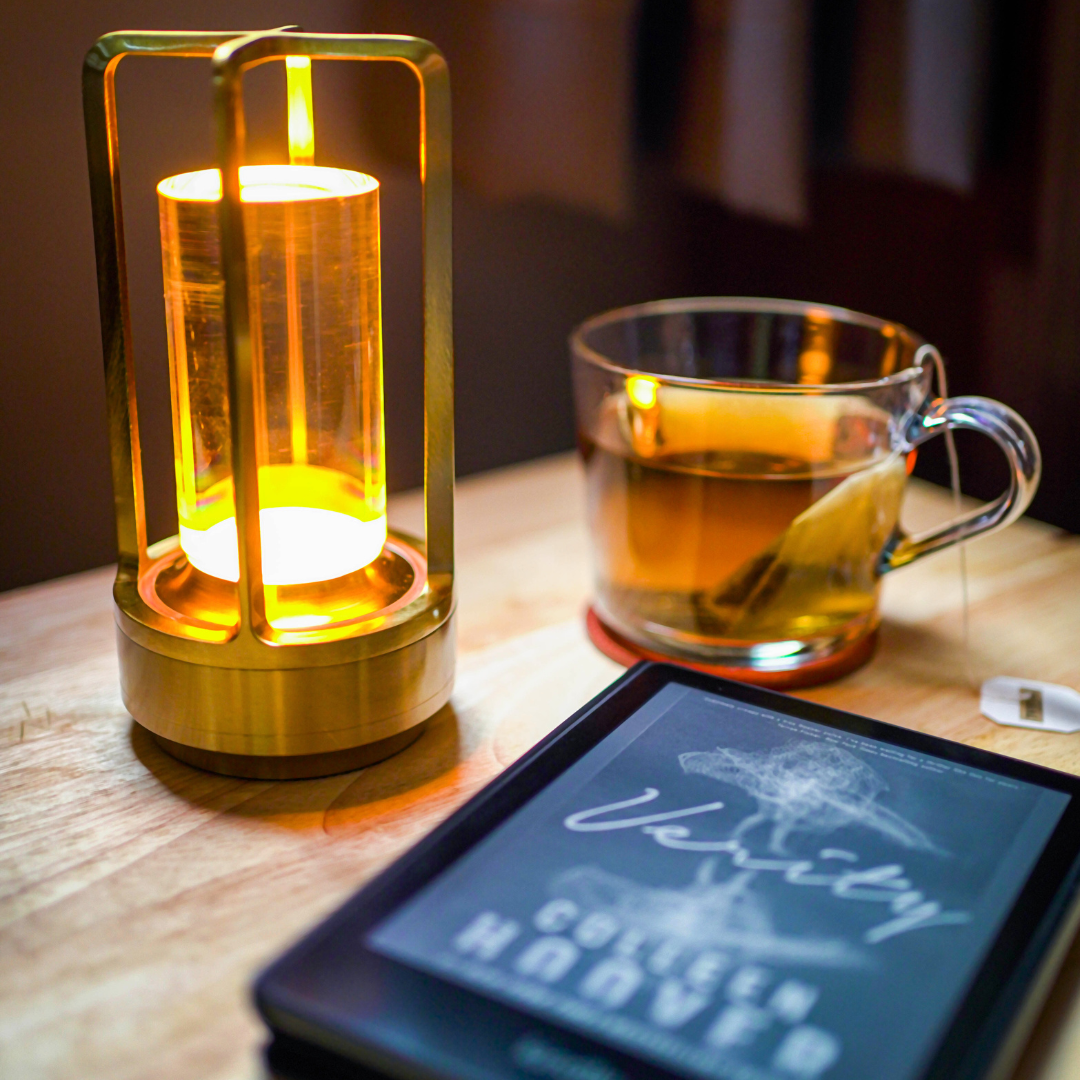 Bordslampa i kristall med trådlös laddning och touchkontroll