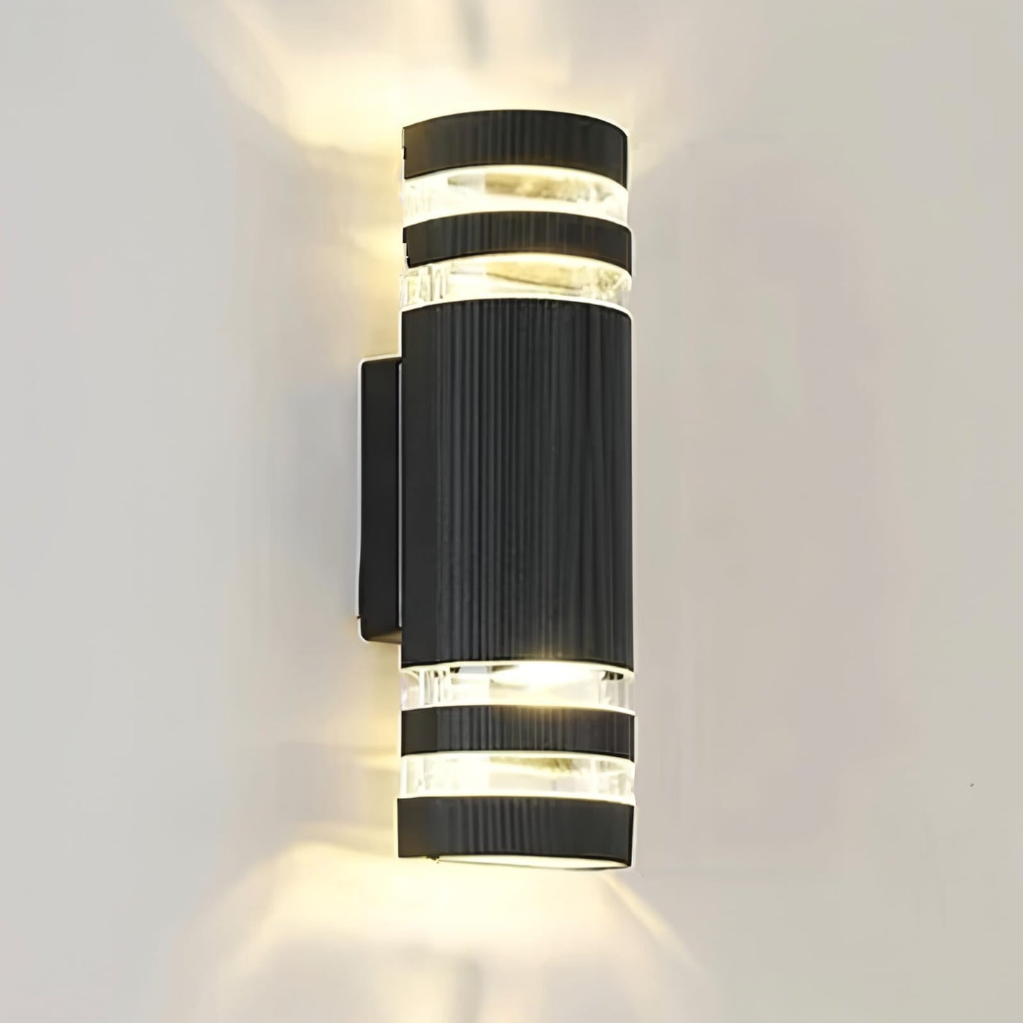Modern utomhusvägglampa med dubbelsidig LED-belysning