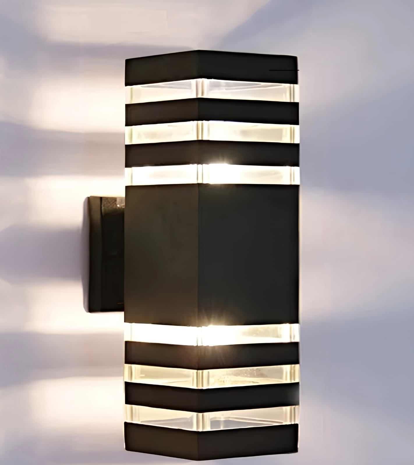 Modern utomhusvägglampa med dubbelsidig LED-belysning