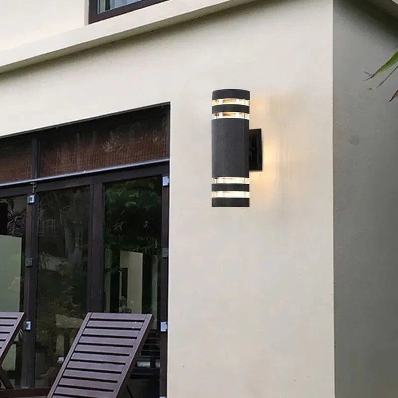 Modern utomhusvägglampa med dubbelsidig LED-belysning
