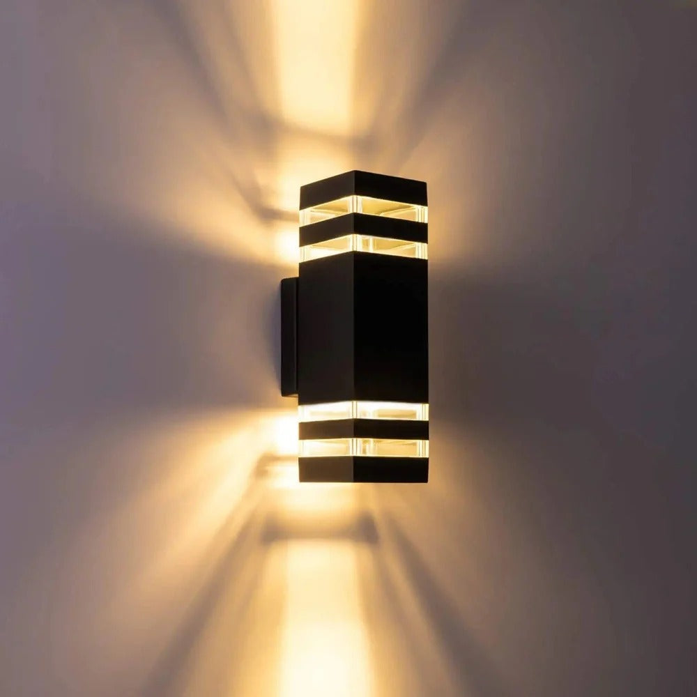 Modern utomhusvägglampa med dubbelsidig LED-belysning