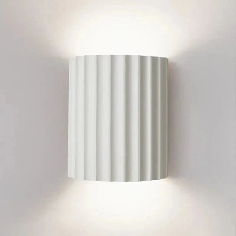 Elegant LED-væglampe med moderne design og nem montering