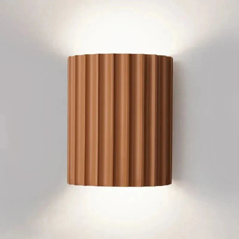 Elegant LED-væglampe med moderne design og nem montering
