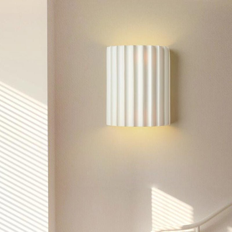 Elegant LED-væglampe med moderne design og nem montering