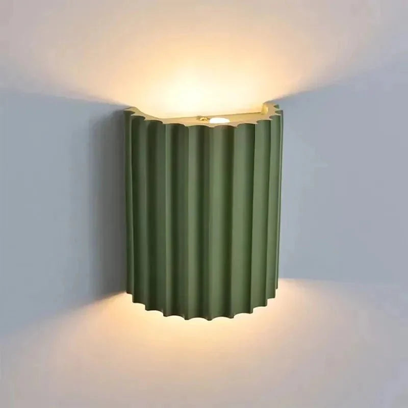 Elegant LED-væglampe med moderne design og nem montering