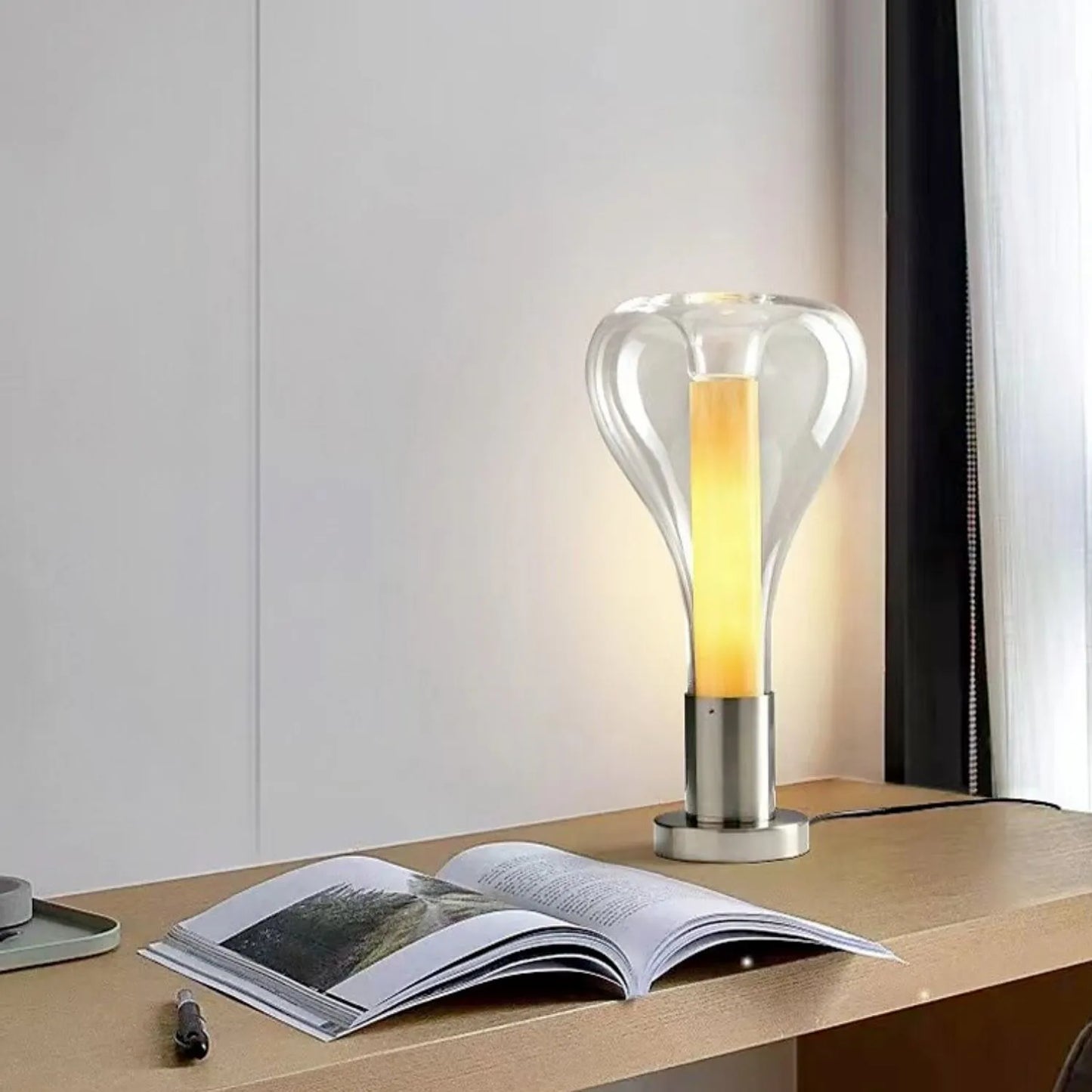 Lava Bordslampa med LED – Skapa Lugn Atmosfär i Hemmet