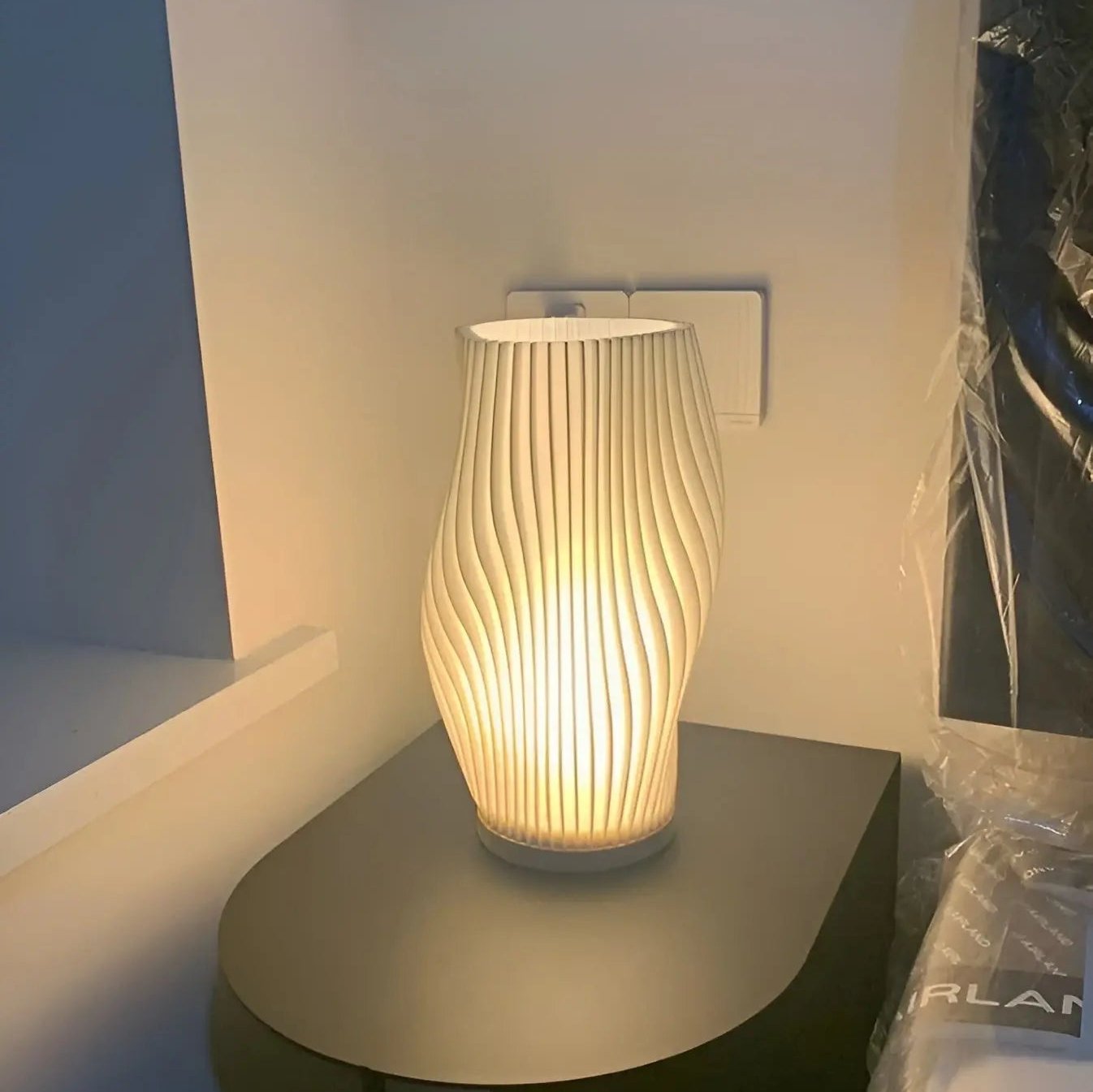 Velouté Bordlampe – Skab Beroligende Elegance i Dit Hjem