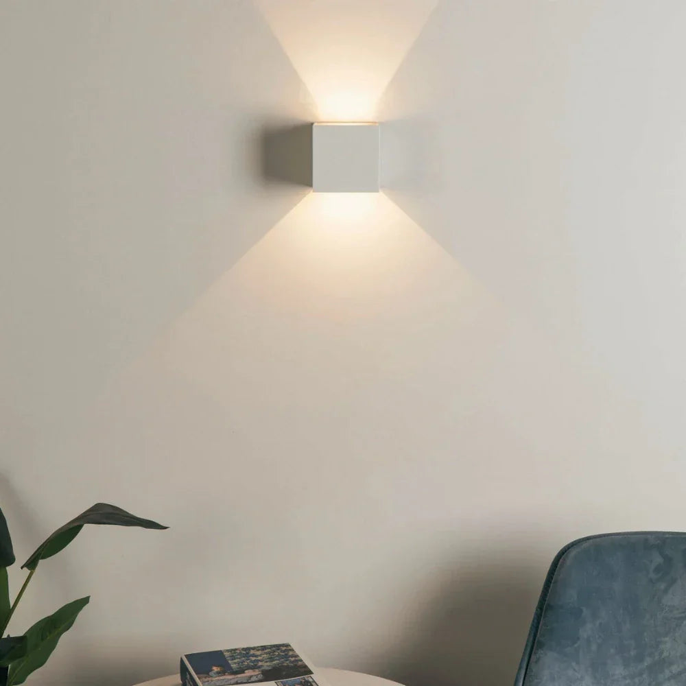 Justerbar Væglampe i Sort Aluminium med Cube Design