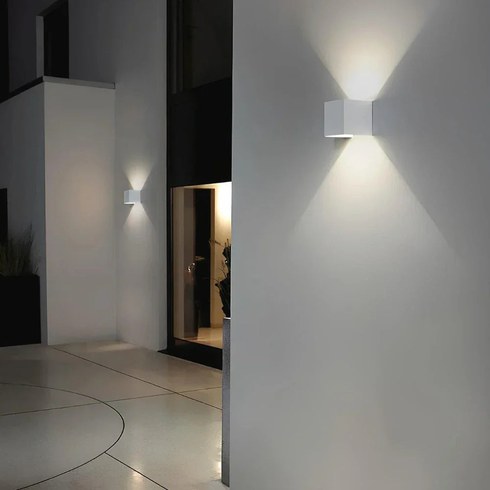 Justerbar Væglampe i Sort Aluminium med Cube Design
