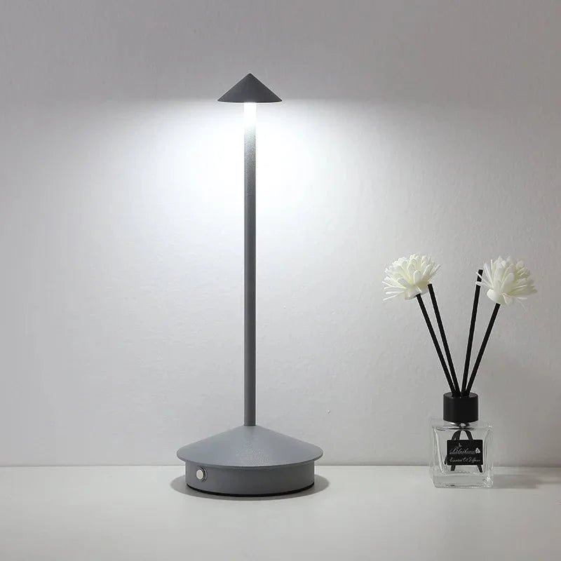 Elegant USB-bordlampe med berøringsfunktion og dæmpbart lys