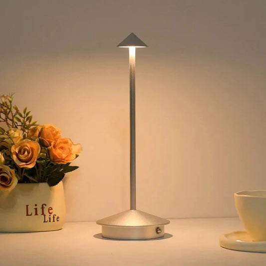 Elegant USB-bordslampa med touchfunktion och dimbart ljus