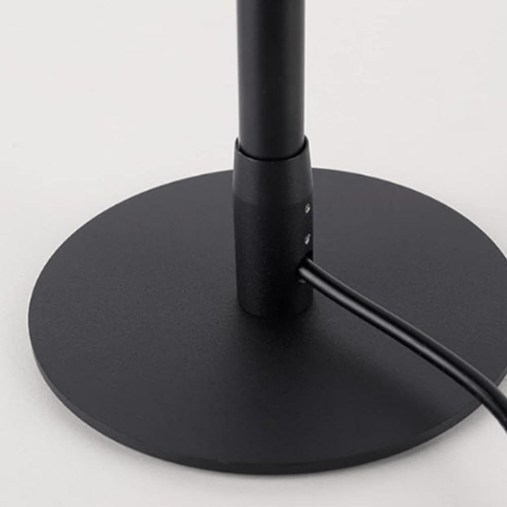 Elegant LED-bordlampe med justerbart varmt amberlys