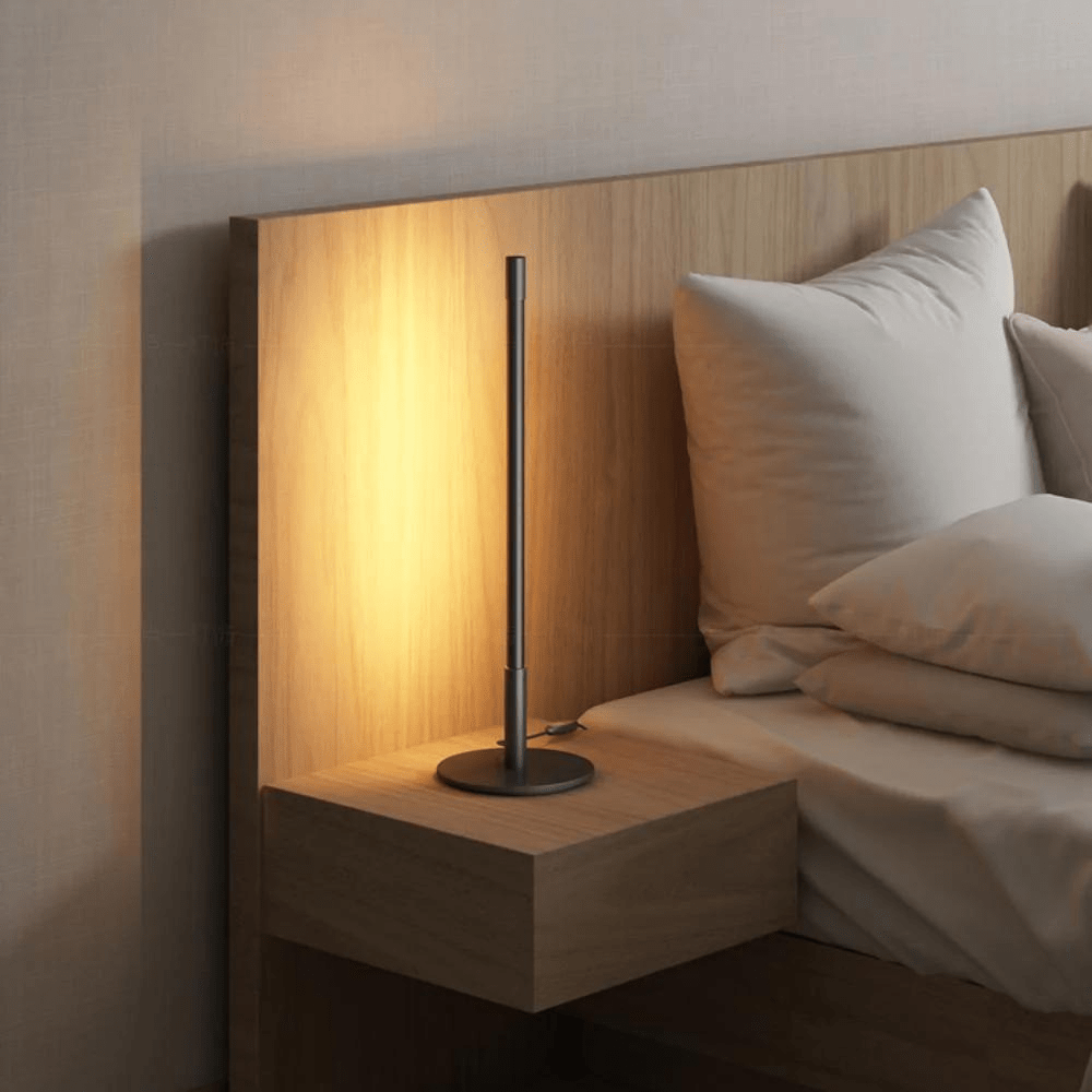Elegant LED-bordlampe med justerbart varmt amberlys