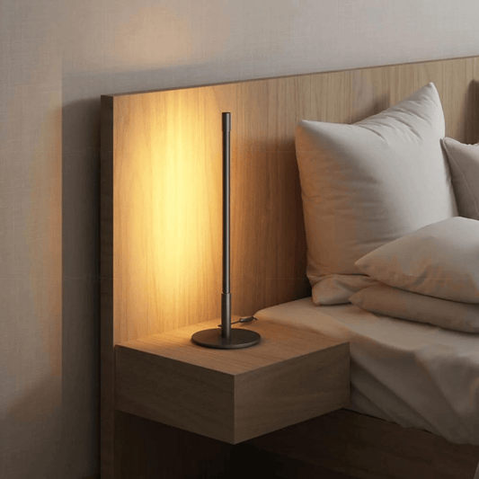 Elegant LED-bordslampa med justerbart varmt bärnstensljus