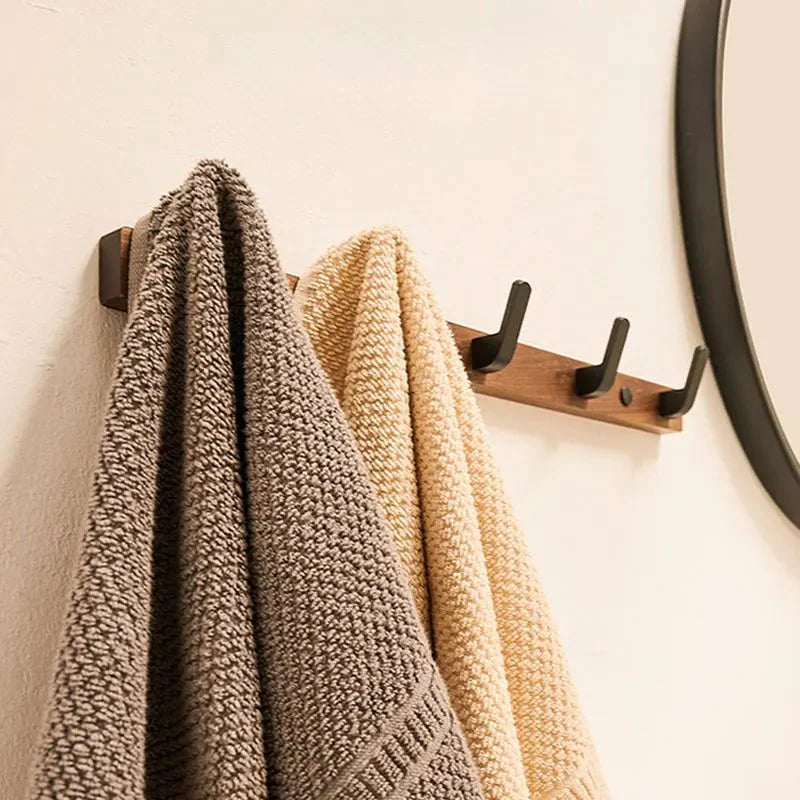 Elegant sort vægkrog i træ - pladsbesparende design