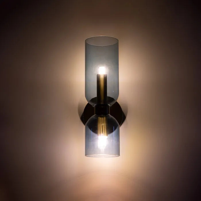 Elegant vägglampa i glas och metall - Skapa mys i hemmet