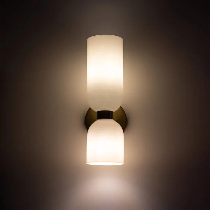 Elegant vägglampa i glas och metall - Skapa mys i hemmet
