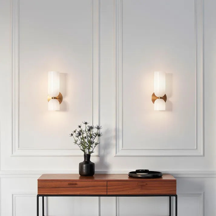 Elegant vägglampa i glas och metall - Skapa mys i hemmet