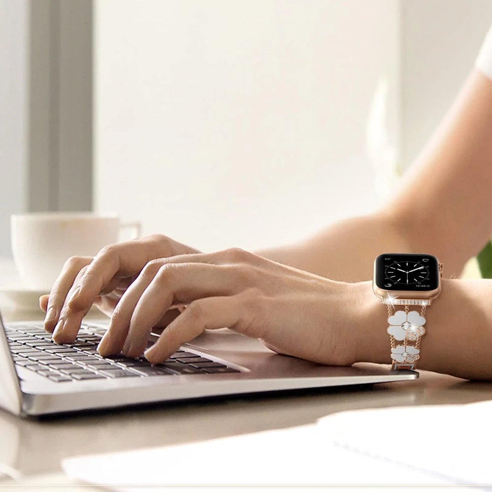 Elegant Apple Watch-rem med firkløverdesign til enhver lejlighed
