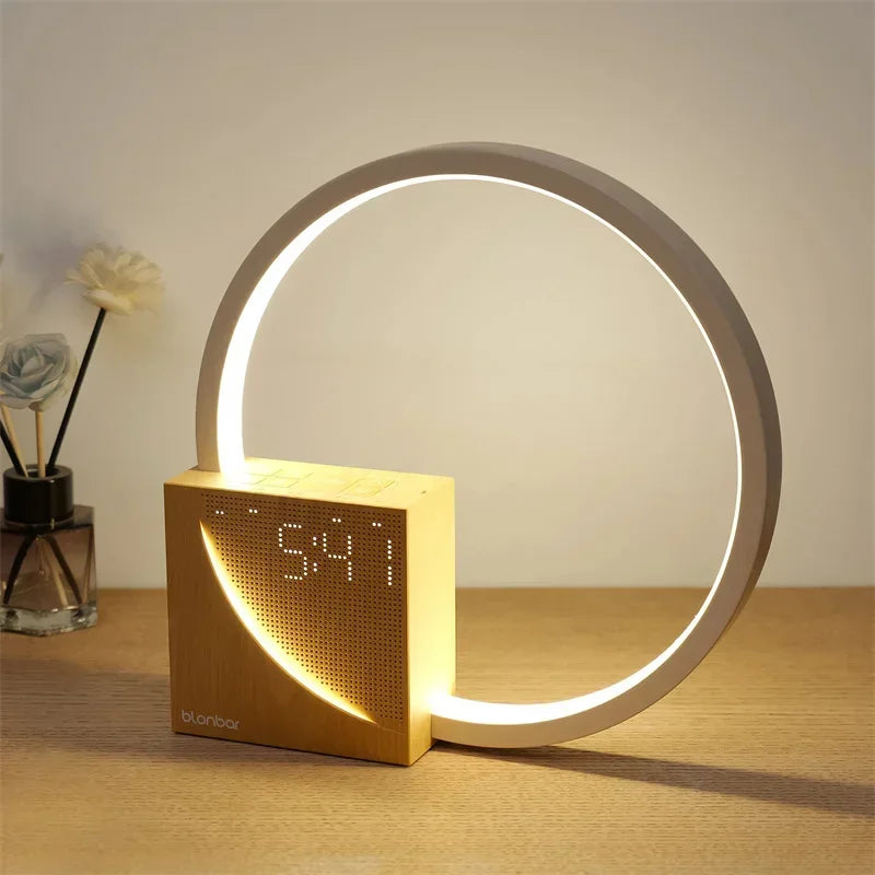 Elegant sängklocka med touchkontroll och trädesign